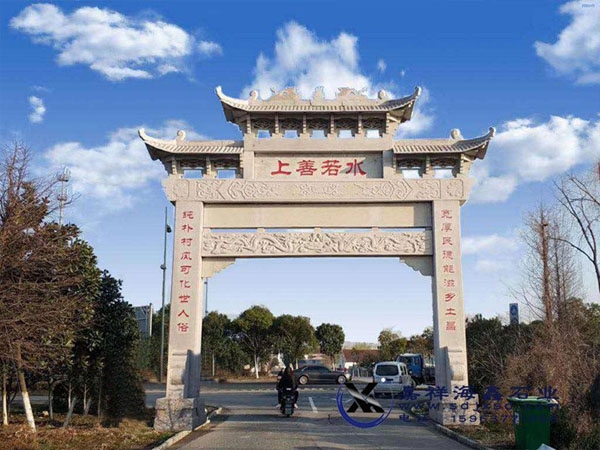 一門(mén)三樓石雕牌坊