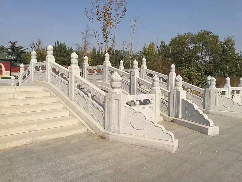 石雕石欄桿河道石護(hù)欄專業(yè)廠家,雕刻精美,安裝結(jié)實(shí)耐用